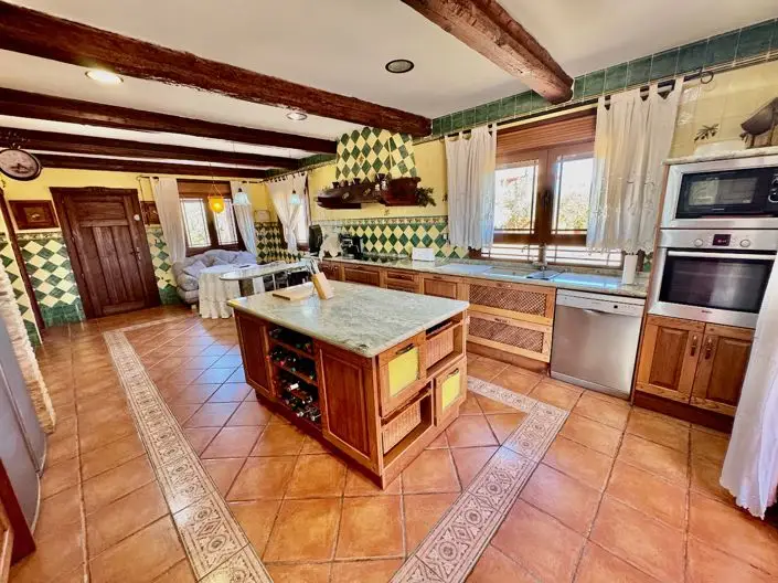 Finca de 4 Dormitorios en Venta