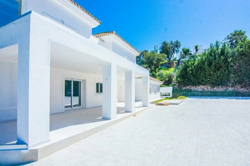 Villa Moderna 4 Dormitorios Elviria Vistas Panorámicas