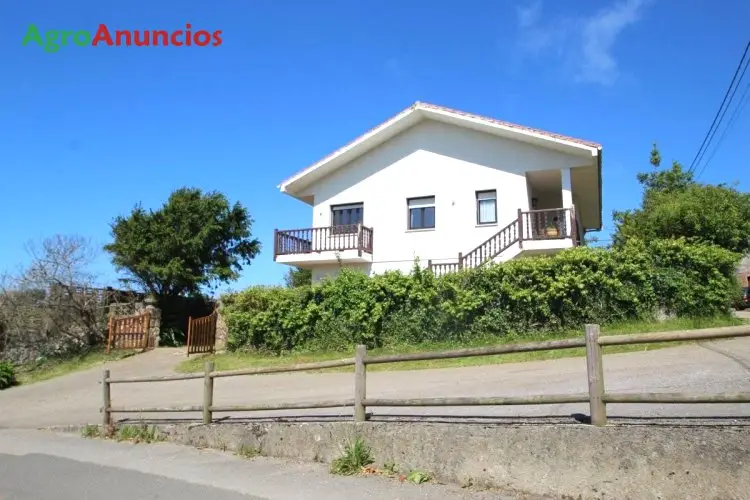 Venta  de Chalet con parcela en Cantabria