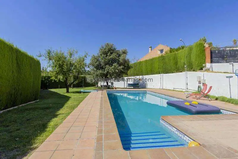 Chalet en Venta en Cenes de la Vega 4 Dormitorios 3 Baños