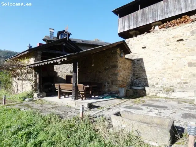 Chalet en Venta en Valdesoto Asturias con Finca de 15000m2