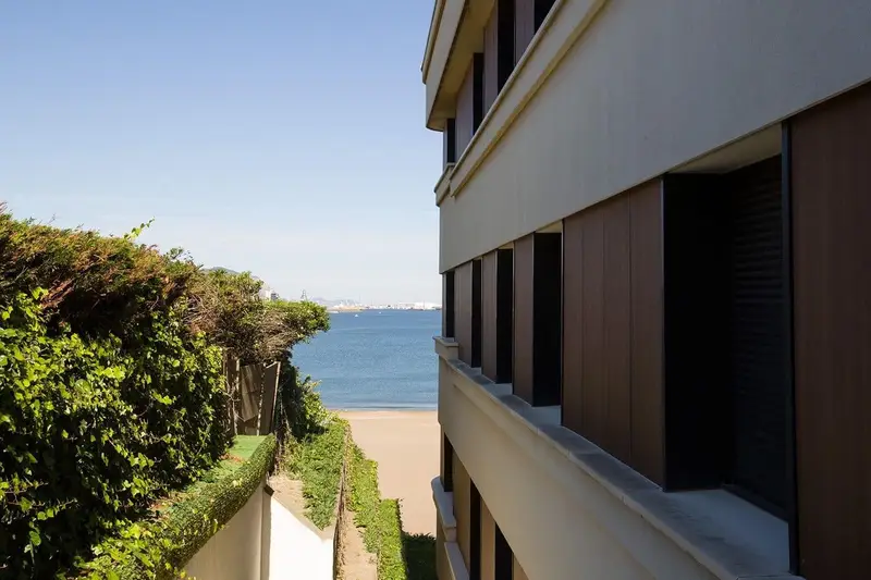 Apartamento en Getxo con Vistas al Mar y Jardin Privado