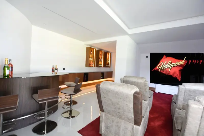Villa de Lujo con Golf Simulador en Marbella