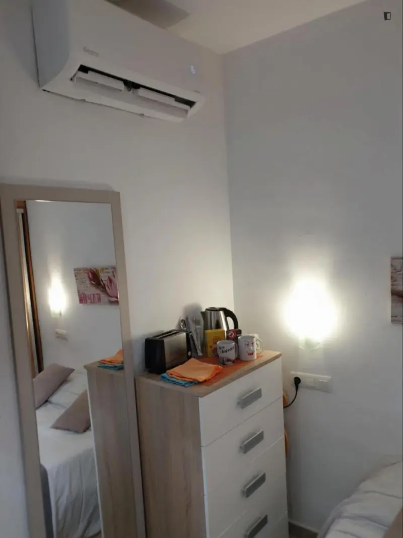 Habitacion Estudio Amueblada con Internet ADSL
