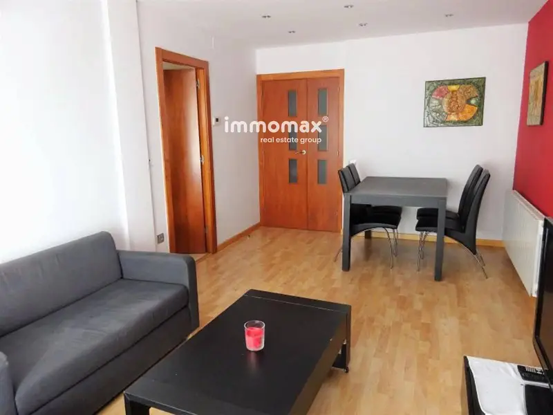 Piso en Venta en Sant Feliu de Llobregat: Luminoso y Familiar