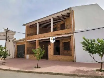Casa en Humilladero, Málaga: 5 Dormitorios, 3 Baños, Terraza y Barbacoa