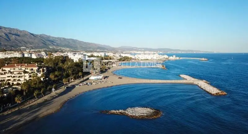 Local Comercial en Venta Puerto Banús Málaga