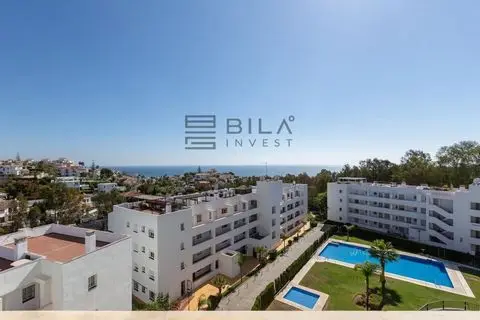 Apartamento en Mijas Costa con Vistas al Mar y Piscina
