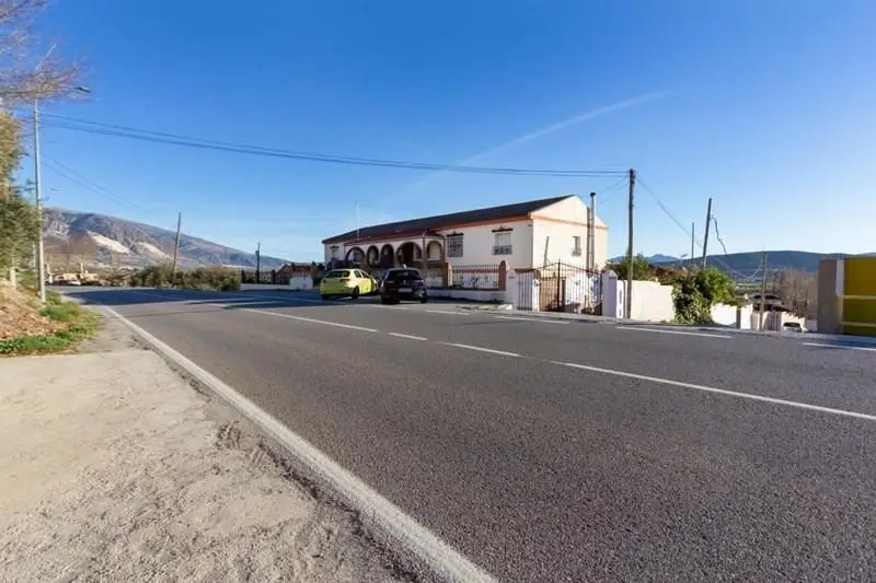 Chalet con Piscina en Padul Dos Viviendas