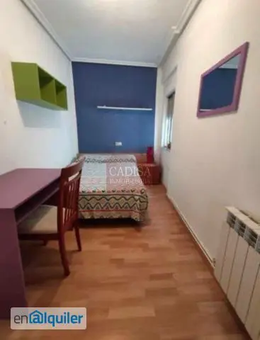 Alquiler de piso para chicas estudiantes, zona camino de las aguas.