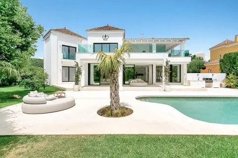 Chalet de Lujo 4 Dormitorios Valle del Golf Marbella