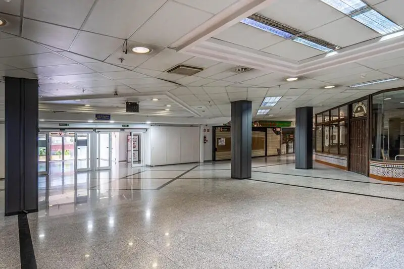 Local Comercial en Venta Granada Centro Comercial Neptuno