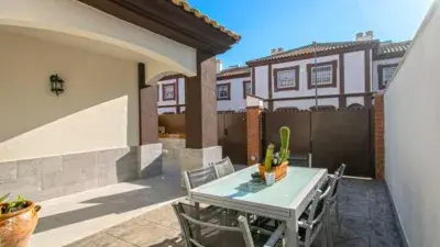 Casa Pareada en Venta Vega del Guadalquivir 3 Dormitorios Piscina