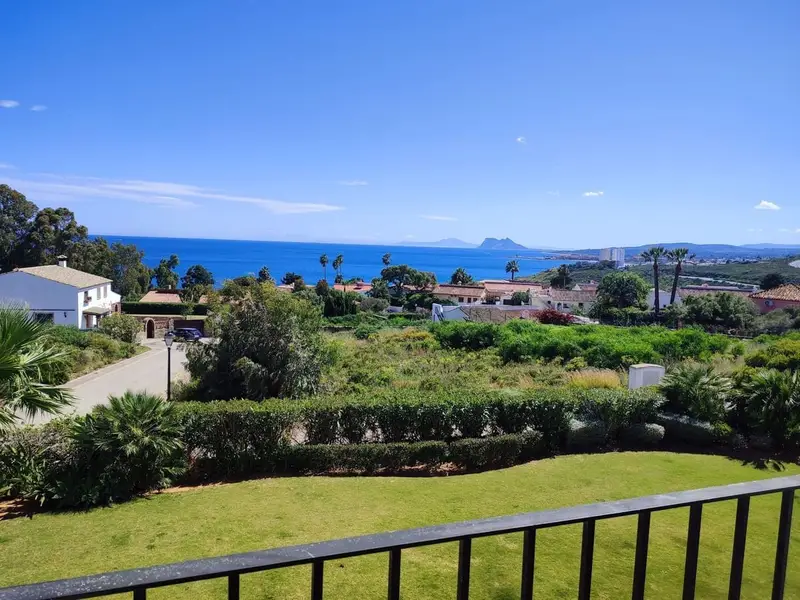 Villa de Lujo en Sotogrande con Vistas al Mar
