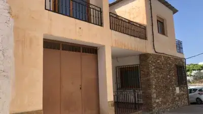 Casa Pareada en Venta 175m2 3 Dorm 2 Baños Garaje Terraza