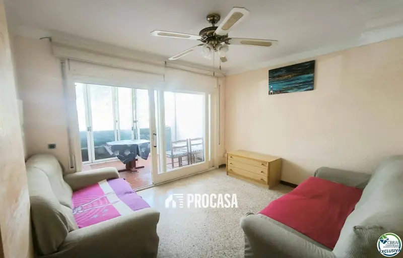 Apartamento con Terraza en Empuriabrava Cerca del Mar