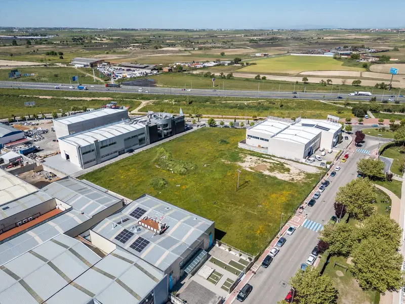 Parcela Comercial en Parla Madrid 2627m2 Alta Visibilidad