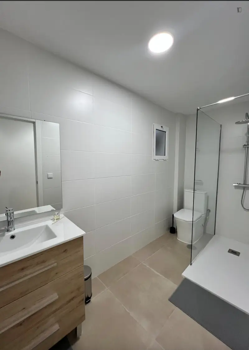 Habitación doble, con balcón, en un piso de 5 habitaciones