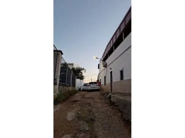 Solar Junto Autopista Audi Volkswagen 138m2