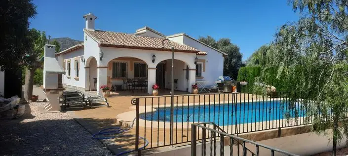 Villa de 4 Dormitorios en Orba