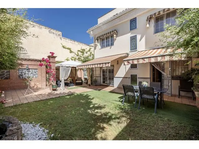 Casa Adosada Andaluza en Granada 290m2 Patio Sótano