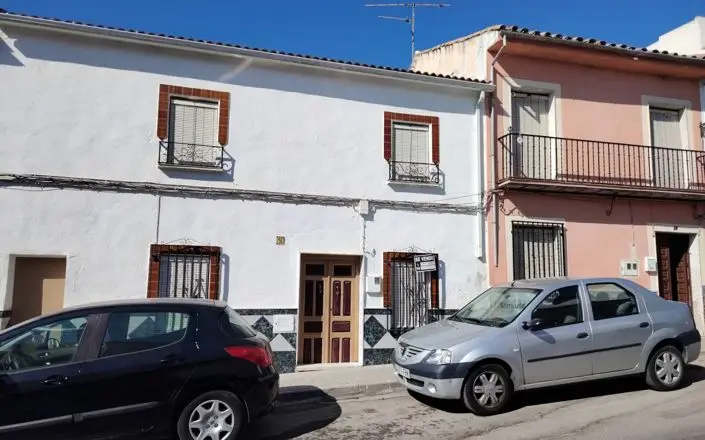 6 Bed House for sale