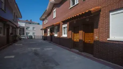 Chalet Adosado en Somo con Piscina Cerca de la Playa