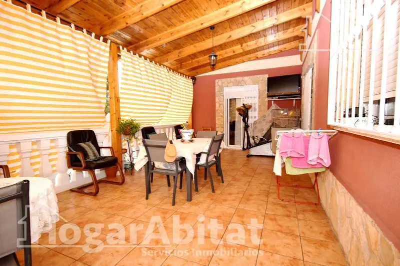 Chalet en Venta Montserrat Valencia 6 Dormitorios Piscina Garaje