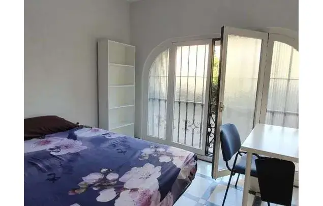 Alquiler de Habitaciones en Granada Piso Amueblado con Aire Acondicionado