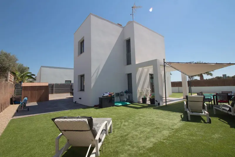 Chalet en Venta en Ca'n Picafort - Villa Moderna Cerca de la Playa