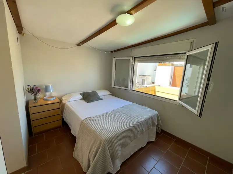 Habitacion Doble para Mujeres Estudiantes Menores de 30 años