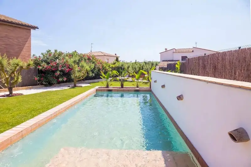 Chalet en Vall-llobrega con Piscina y Garaje Doble