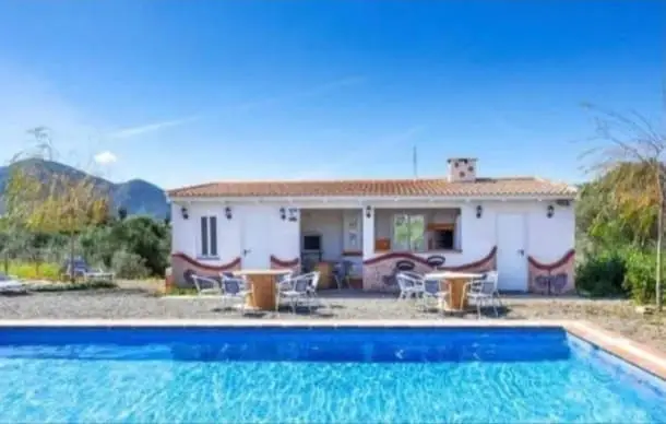 Finca en Alquiler Malaga Santa Rosalia Piscina Jardin Barbacoa