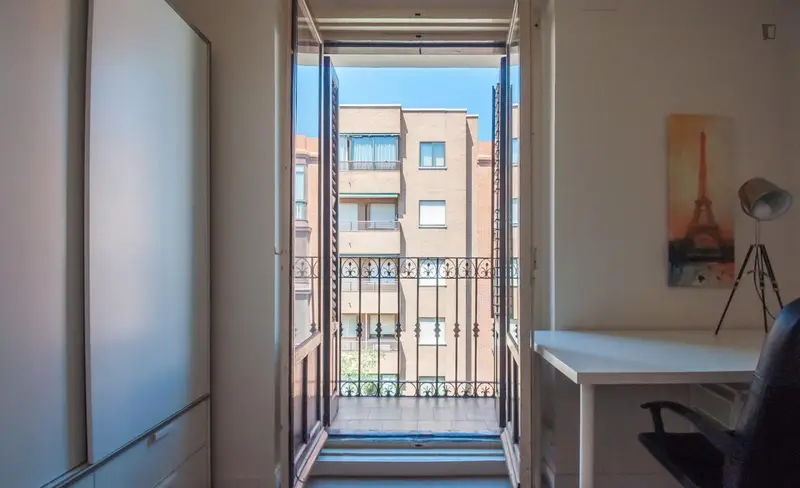 Habitaci	ón con Balc	ón - Apartamento Moderno 5 Habitaciones