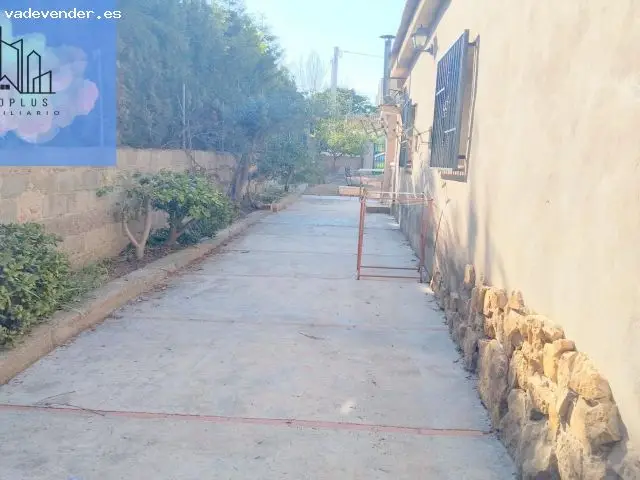 Chalet en Urbanizacion Safareig Lliria con Piscina Privada