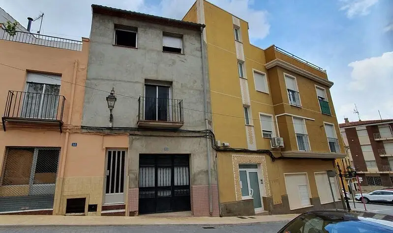 Adosado a Reformar en Ayora Centro