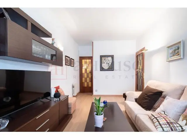 Piso en Les Corts Barcelona para entrar a vivir con balcon