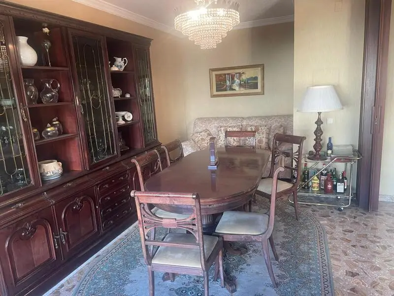 Apartamento 4 Dormitorios Almorad

