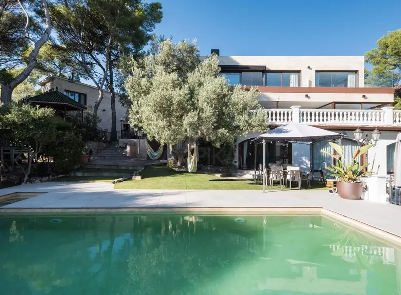 Chalet de Lujo en Castelldefels con Vistas al Mar