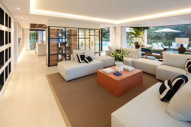 Casa-Villa de 5 Dormitorios en venta Las Brisas, España