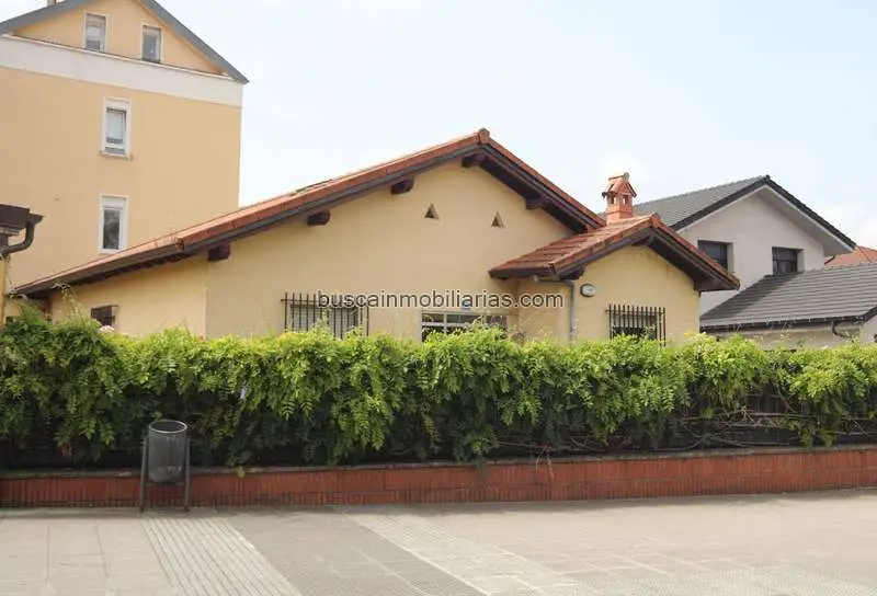 Villa en Venta Torrelavega Cerca del Parque Manuel Barquin