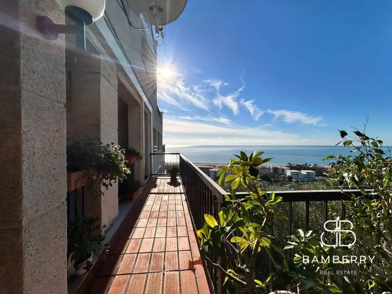 Piso en venta en Les Botigues de Sitges con vistas al mar