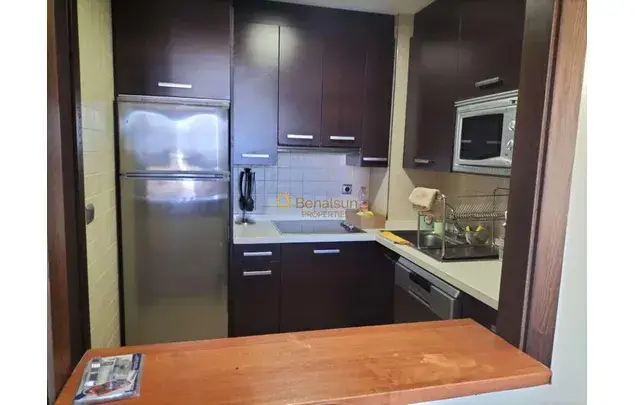 Apartamento en Benalmádena Costa con Vistas al Mar y Plaza de Garaje