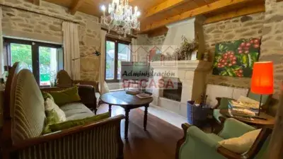 Chalet con Rio y Cascada en Parcela de 7000m2