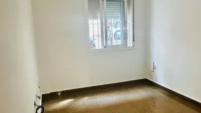 Planta Baja en Las Lagunas: Patio Privado, 2 Dormitorios y Trastero