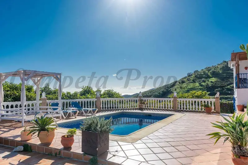 Casa Rural con Piscina y Vistas al Mar en Frigiliana