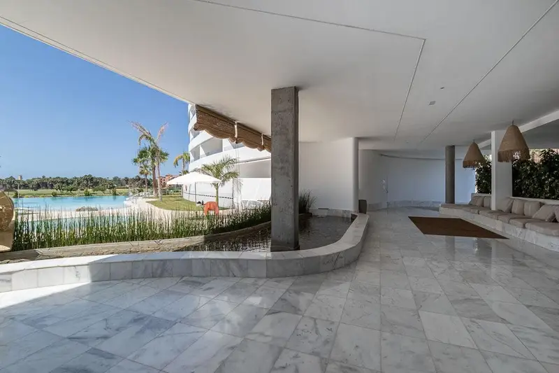 Ático de Lujo en Motril con Terraza Privada y Piscina