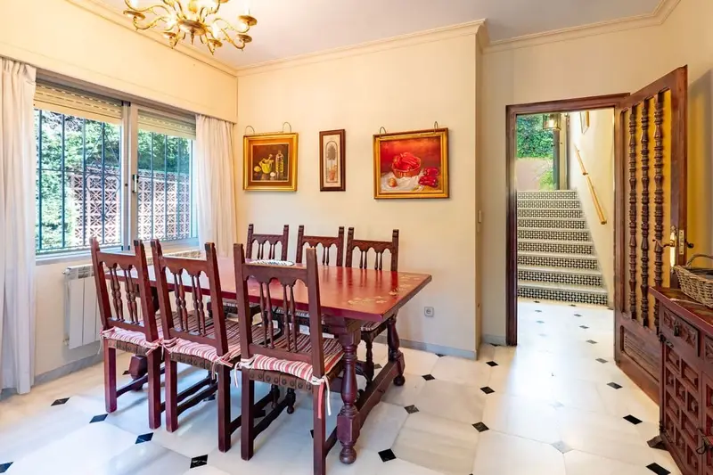 Chalet en Venta Nueva Andalucía Cerca Puerto Banús 6 Dormitorios Piscina Privada