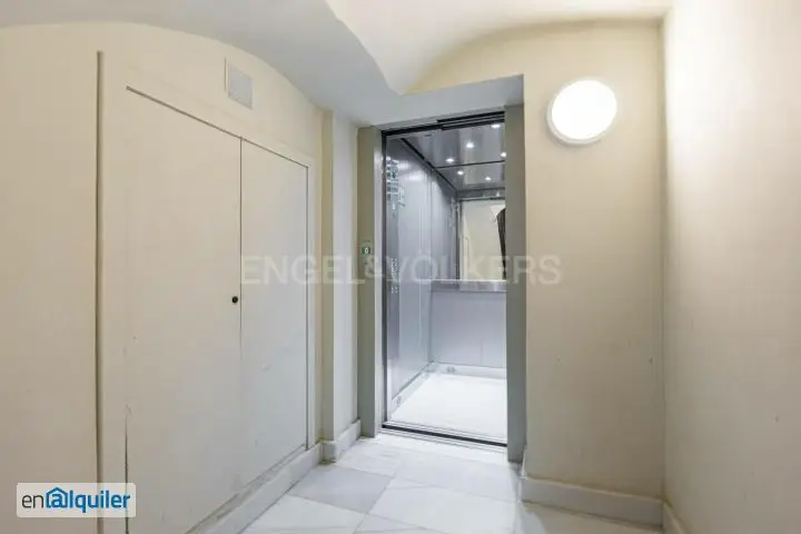 Alquiler piso 3 habitaciones 2 baños Barrio Gótico Barcelona