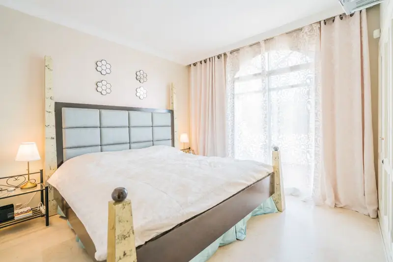 Casa-Villa de 2 Dormitorios alquiler Nueva Andalucia, España